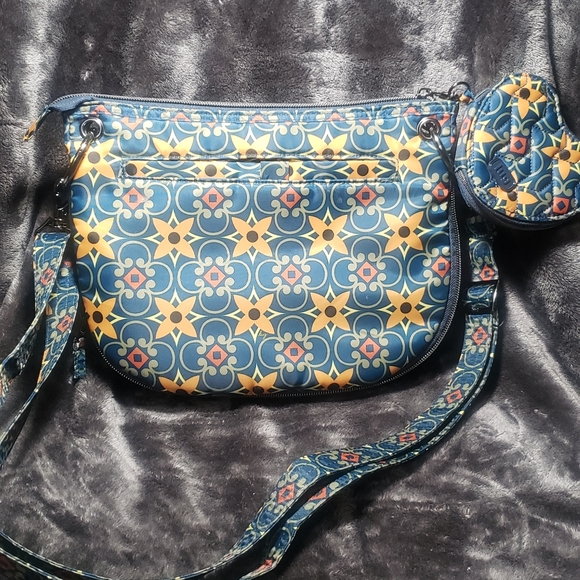 Lug crossbody - Picture 2 of 5